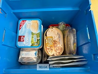 Box met div vissersbenodigdheden - afbeelding 2 van  7