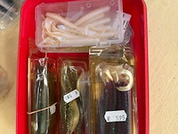 Box met div vissersbenodigdheden - afbeelding 4 van  7