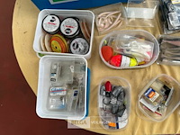 Box met div vissersbenodigdheden - afbeelding 6 van  7
