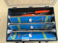 Box met dobbers en haken zeevisserij - afbeelding 3 van  3