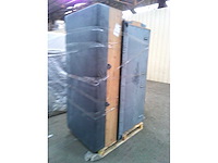 Box spring bed 180x200 - matras - matras topper - borst - donkergrijs fluweel en hout - afbeelding 2 van  5