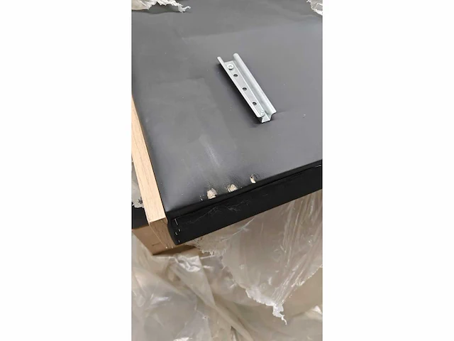 Box spring bed 180x200 - matras - matras topper - borst - pu zwart en hout - afbeelding 4 van  12
