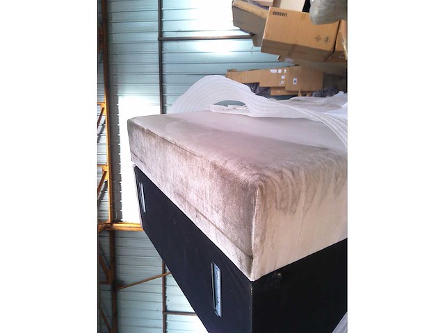 Box spring bed 180x200 - matras - matrastopper - borst - beige fluweel - afbeelding 3 van  10