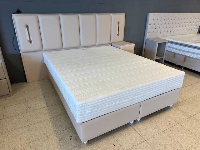 Boxspring dirk met led 160x200 - afbeelding 2 van  3