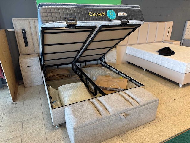 Boxspring king 160x200 met led en usb - afbeelding 3 van  3