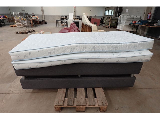 Boxspring - afbeelding 2 van  3