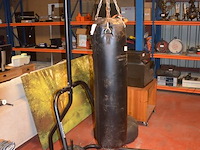 Boxzak aan steun met 30kg gewichten outshock