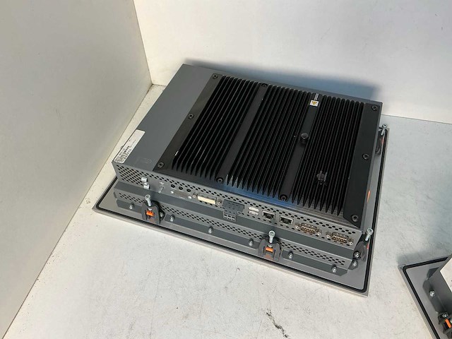 B&r 5p62:bmw-19 industriële panel pc (3x) - afbeelding 4 van  12