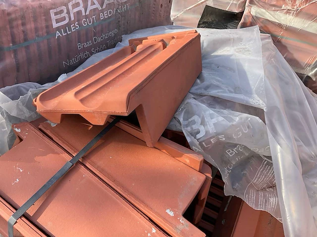 Braas granat 15 gevelpannen - afbeelding 4 van  6