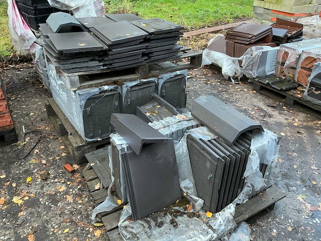 Braas tegelit partij dakpannen - afbeelding 1 van  6