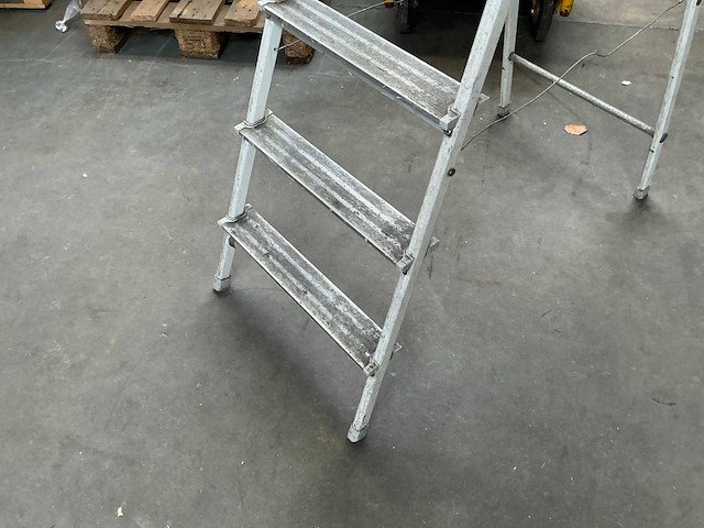 Brabantia ta-1 metalen ladder - afbeelding 3 van  5