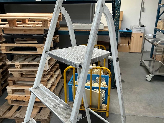 Brabantia ta-1 metalen ladder - afbeelding 4 van  5