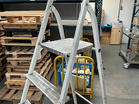 Brabantia ta-1 metalen ladder - afbeelding 4 van  5