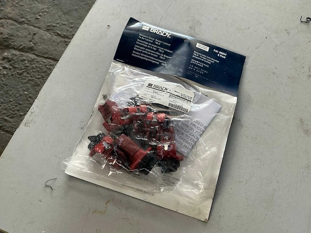 Brady 90854 circuit breaker (120x) - afbeelding 1 van  4