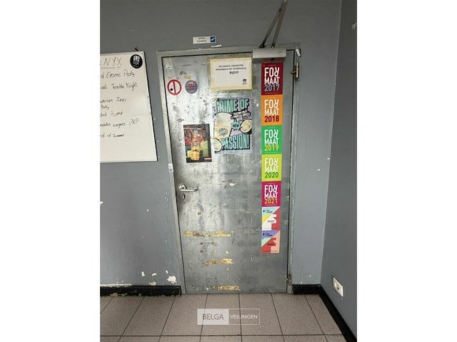 Branddeur met pomp - afbeelding 1 van  1