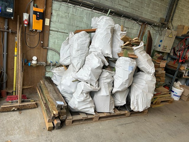 Brandhout - afbeelding 1 van  4