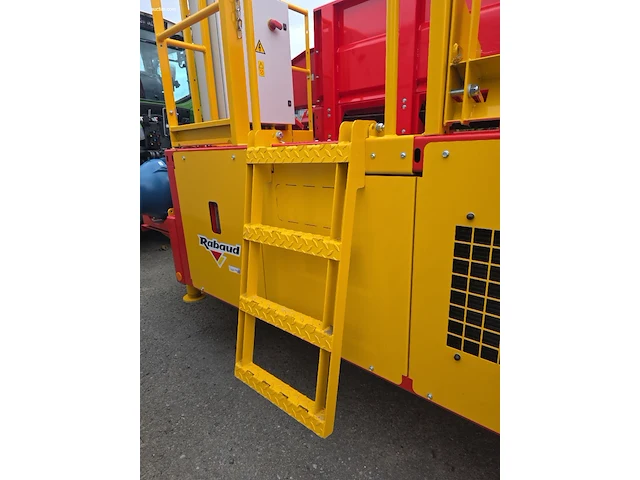 Brandhoutprocessor / zaag-kloofmachine rabaud-... - afbeelding 10 van  68