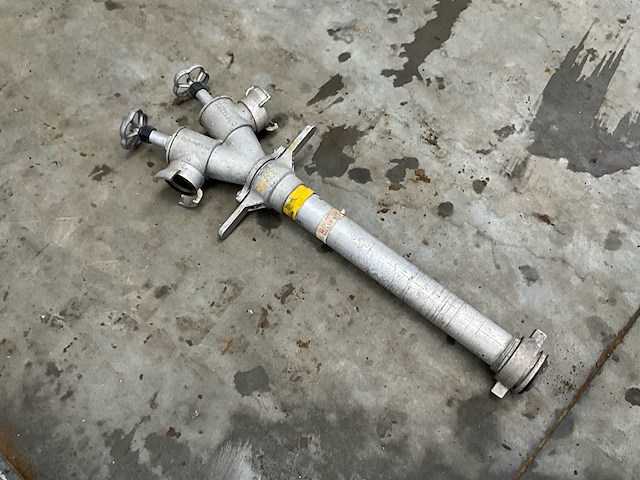 Brandkraan - afbeelding 1 van  8