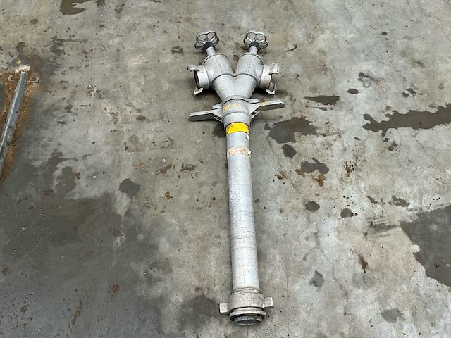 Brandkraan - afbeelding 2 van  8