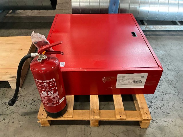 Brandslanghaspelkast en brandblusser - afbeelding 1 van  4