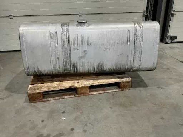 Brandstoftank opslag. 60x60x152cm - afbeelding 1 van  4
