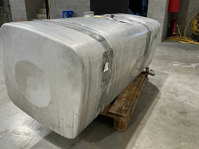 Brandstoftank opslag. 60x60x152cm - afbeelding 3 van  4
