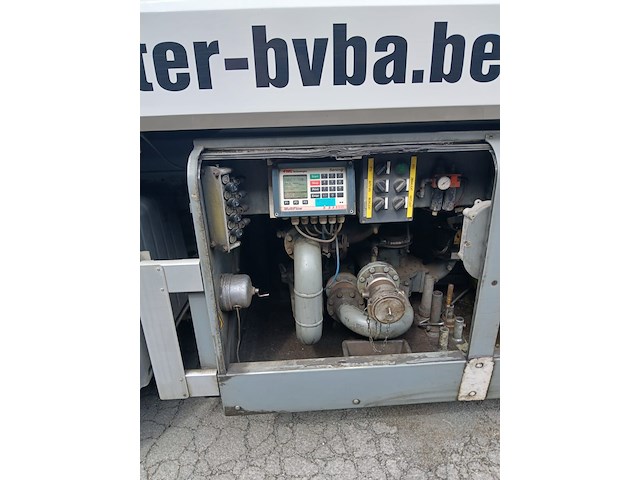 Brandstoftankwagen man - afbeelding 22 van  23