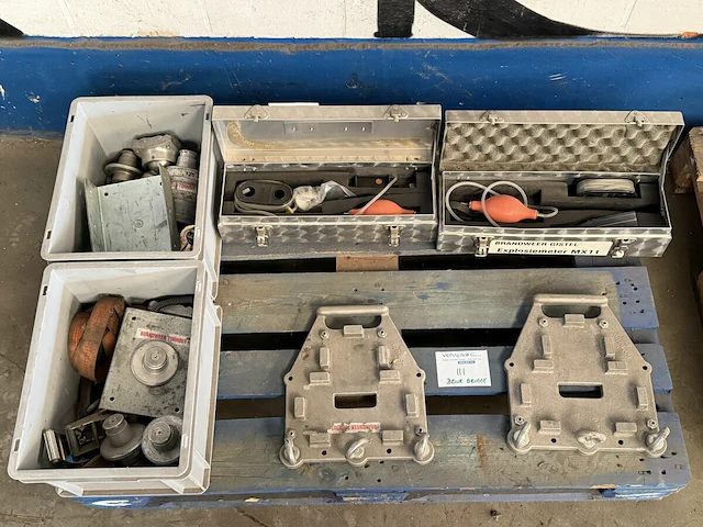 Brandweermateriaal - afbeelding 1 van  5