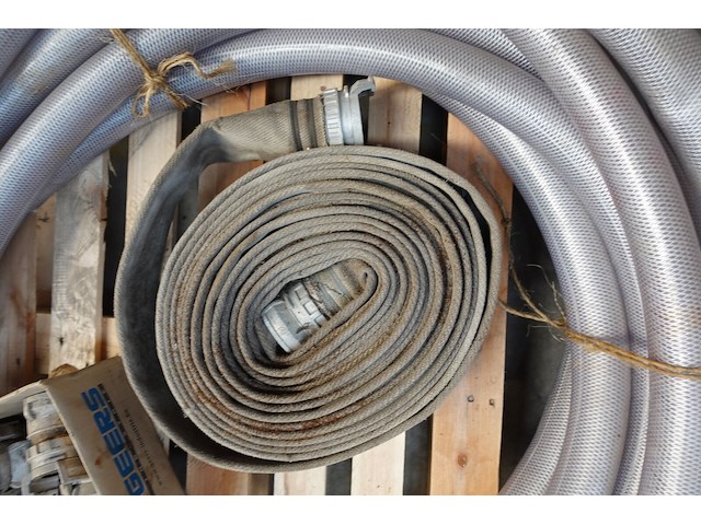 Brandweerslang + pvc slang - afbeelding 2 van  4
