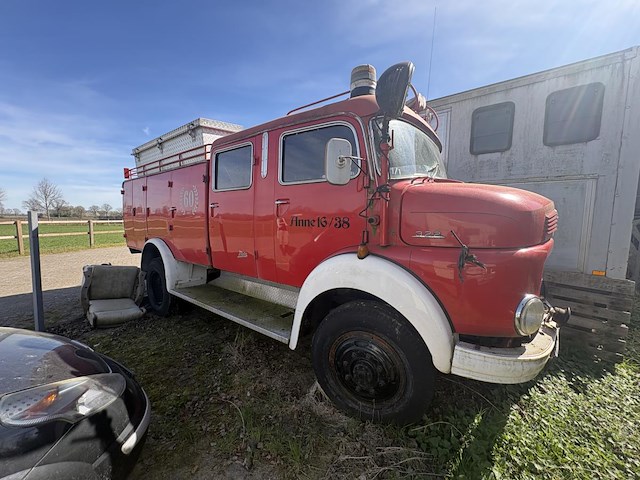Brandweerwagen doku 4x4 mercedes - afbeelding 1 van  9