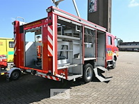 Brandweerwagen met ongevalschade - afbeelding 2 van  16