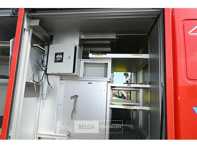 Brandweerwagen met ongevalschade - afbeelding 7 van  16
