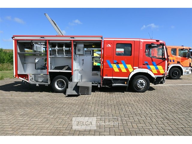 Brandweerwagen met ongevalschade - afbeelding 9 van  16