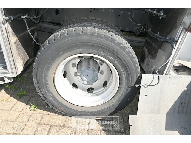 Brandweerwagen met ongevalschade - afbeelding 10 van  16