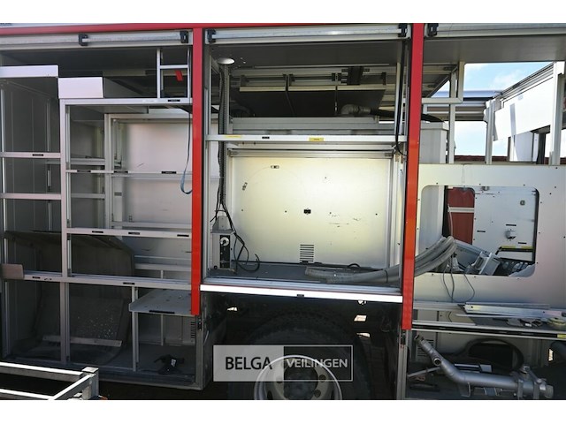 Brandweerwagen met ongevalschade - afbeelding 12 van  16