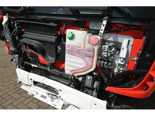 Brandweerwagen met ongevalschade - afbeelding 13 van  16