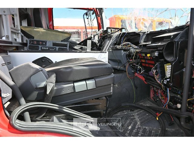 Brandweerwagen met ongevalschade - afbeelding 14 van  16