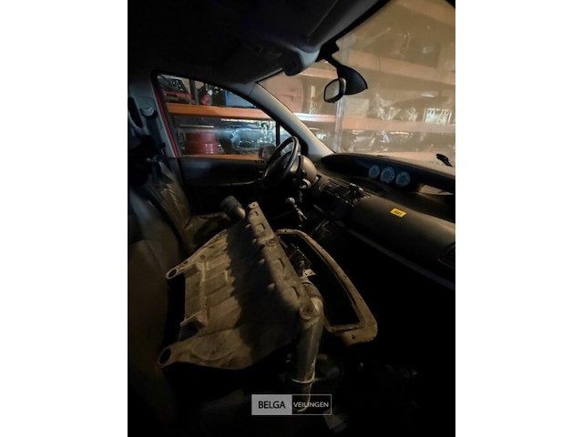 Brandweerwagen peugot - afbeelding 11 van  13