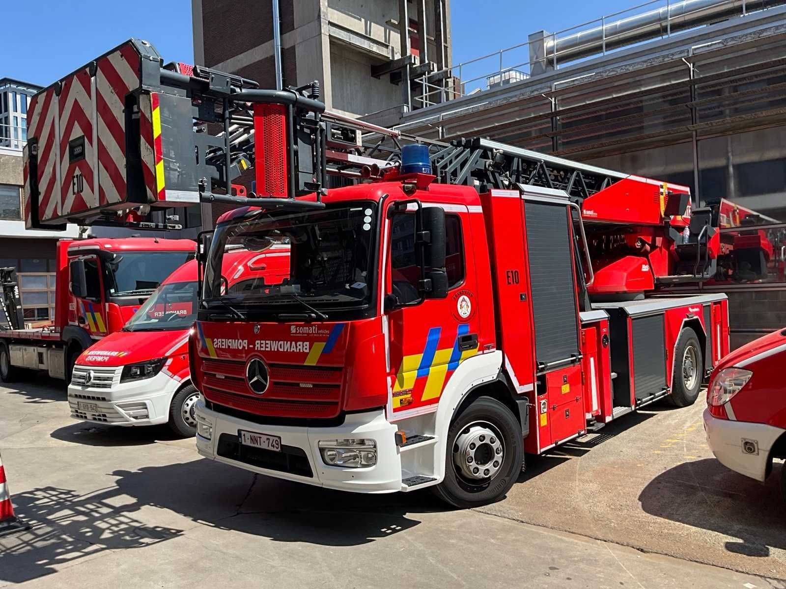 Brandweerwagens, ambulances en kraanwagens