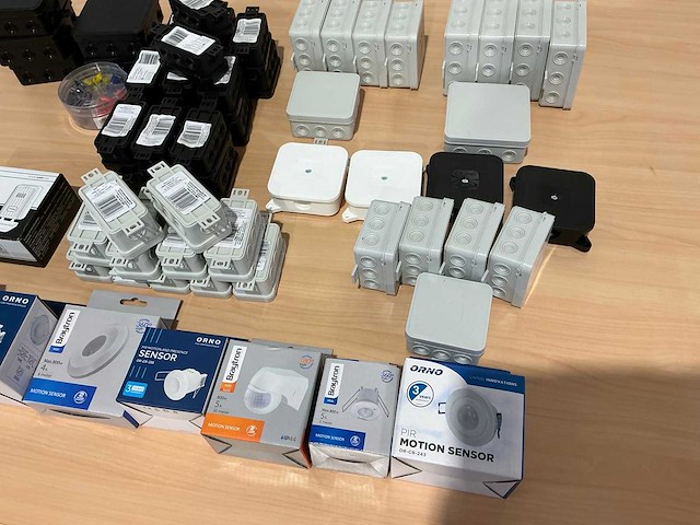 Braytron verlichtingsensor & elektrische boitjes - afbeelding 2 van  4