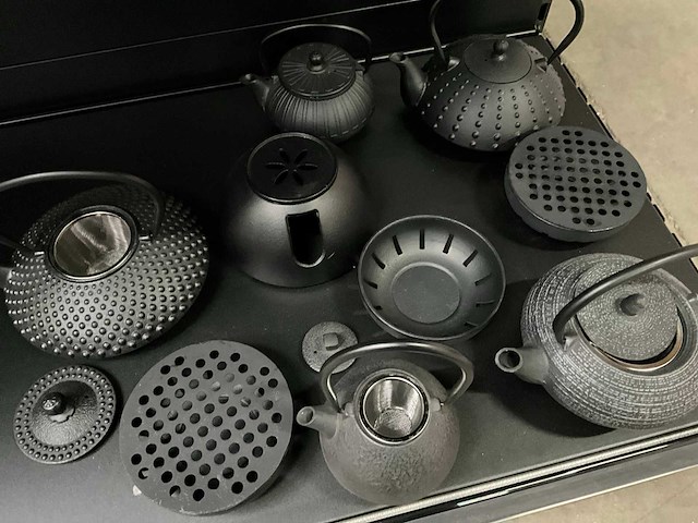 Bredemeijer gietijzeren theepotten + 4 onderzetters (5x) - afbeelding 2 van  11