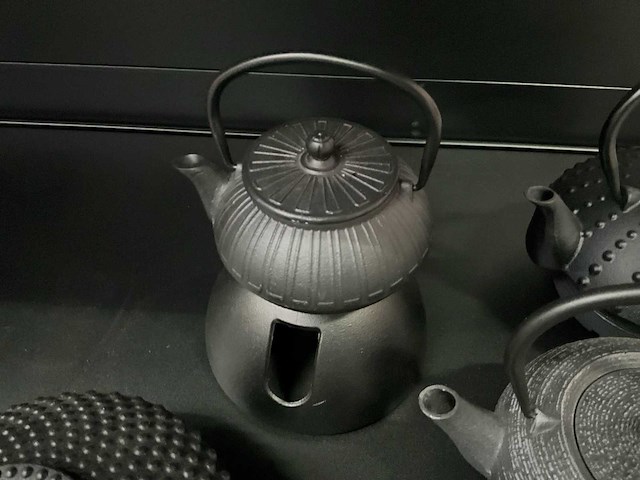 Bredemeijer gietijzeren theepotten + 4 onderzetters (5x) - afbeelding 7 van  11