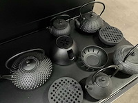 Bredemeijer gietijzeren theepotten + 4 onderzetters (5x) - afbeelding 11 van  11