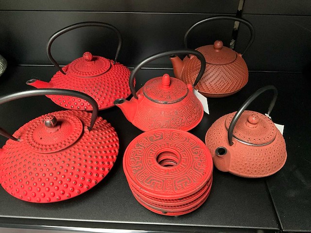 Bredemeijer gietijzeren theepotten + vier onderzetters (5x) - afbeelding 1 van  10