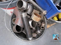 Breed assortiment aan metalen onderdelen - afbeelding 7 van  12