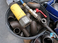 Breed assortiment aan metalen onderdelen - afbeelding 8 van  12
