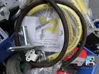 Breed assortiment aan metalen onderdelen - afbeelding 12 van  12