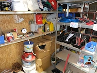 Breed assortiment gereedschappen en verbruiksartikelen - afbeelding 1 van  23