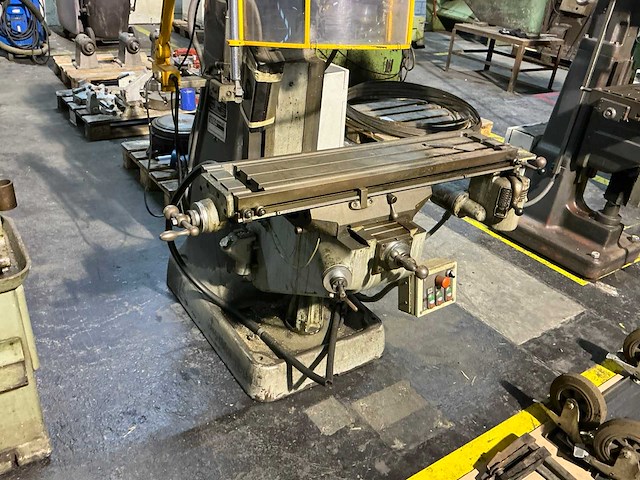 Bridgeport verticale freesmachines - afbeelding 3 van  9