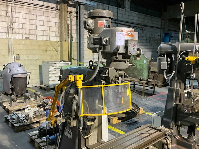 Bridgeport verticale freesmachines - afbeelding 4 van  9